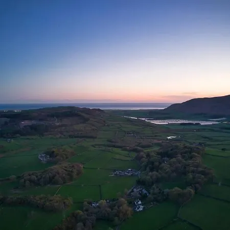 Luxurious With Hot Tub, District *