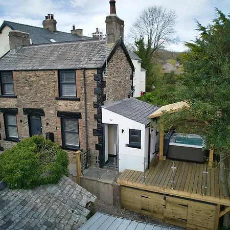 Luxurious With Hot Tub, District * Duddon