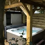 Luxurious With Hot Tub, District Duddon