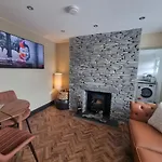 Luxurious With Hot Tub, District Дом отдыха