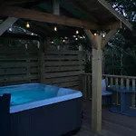 Luxurious With Hot Tub, District *