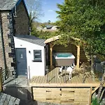 Luxurious With Hot Tub, District *