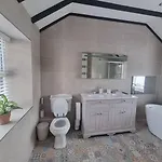 Luxurious With Hot Tub, District Duddon