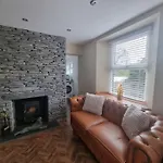 Дом отдыха Luxurious With Hot Tub, District