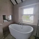 Luxurious With Hot Tub, District