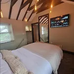 Luxurious With Hot Tub, District Дом отдыха *