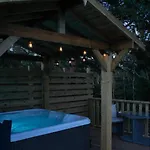 Luxurious With Hot Tub, District Дом отдыха Duddon