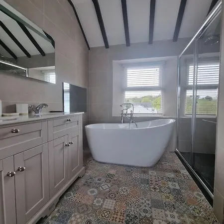 Luxurious With Hot Tub, District * Duddon