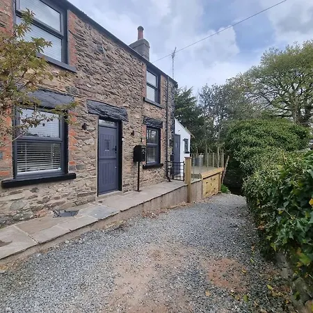 Luxurious With Hot Tub, District Holiday home Duddon