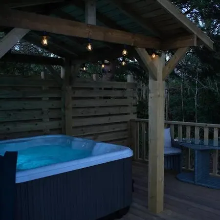 Luxurious With Hot Tub, District *