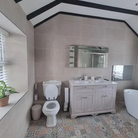 Luxurious With Hot Tub, District Duddon