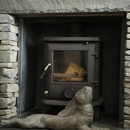 Luxurious With Hot Tub, District Holiday home Duddon