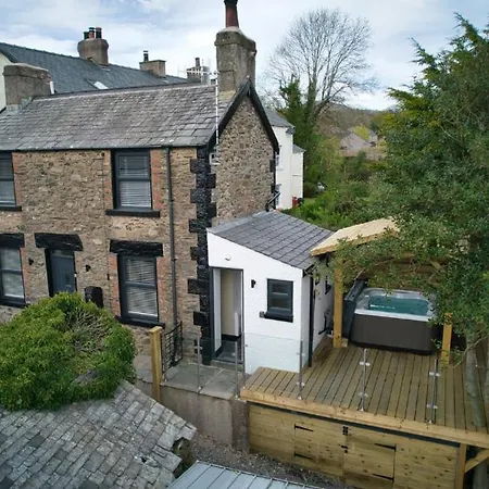 Luxurious With Hot Tub, District *