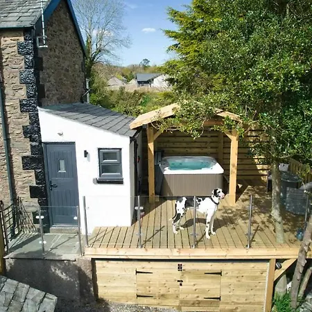 بيت للعطل Luxurious With Hot Tub, District *