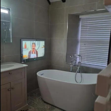 بيت للعطل Luxurious With Hot Tub, District *