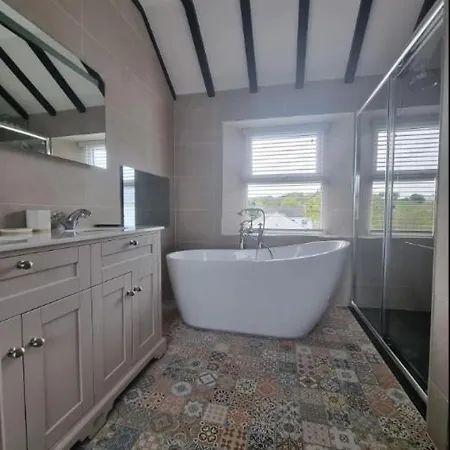 Luxurious With Hot Tub, District *