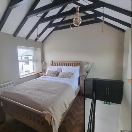 Holiday home Luxurious With Hot Tub, District
