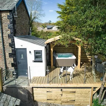 Luxurious With Hot Tub, District *