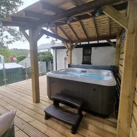 Сasa de vacaciones Luxurious With Hot Tub, District Duddon